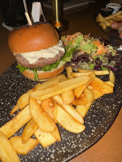 Poe Bar & Restaurant