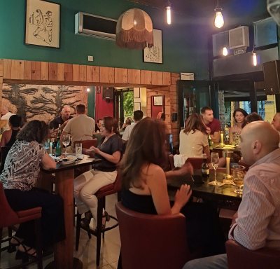 Poe Bar & Restaurant