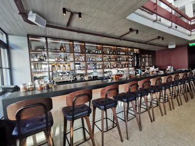 Tria Poulakia Bar