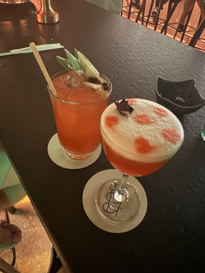 Tria Poulakia Bar