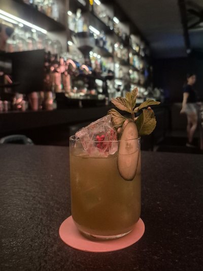 Tria Poulakia Bar