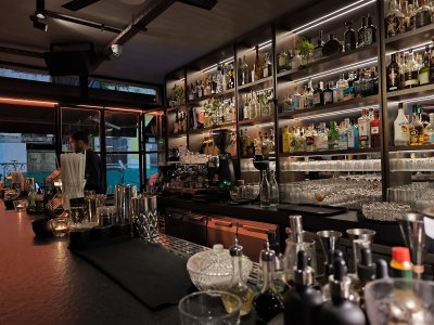 Tria Poulakia Bar