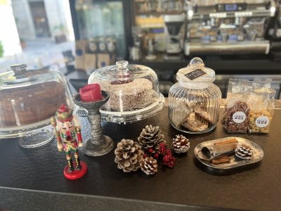 Tria Poulakia Bar