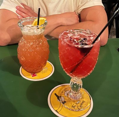Stories Coctail & Wine Bar