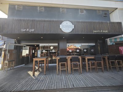 Blooms Bar & Grill