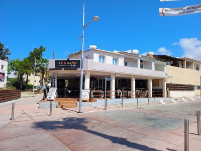 Le Grand Bar