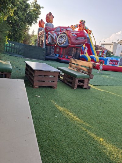 Moments play and sports cafe