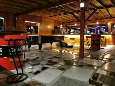 Moments play and sports cafe