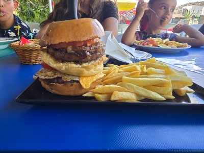 Moments play and sports cafe