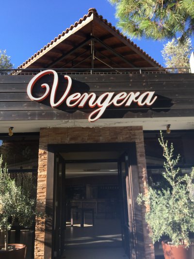 Vengera Cafe-Restaurant & Luxury Suites