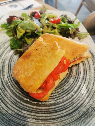 PLATINUM cafe - restaurant / suites
