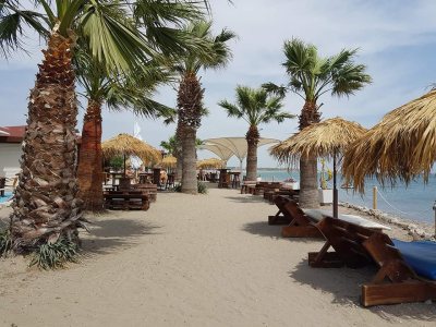Atlantida Beach Bar & Tavern