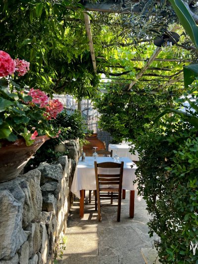 Old Town Restaurant, Polis