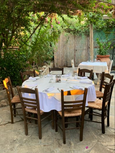 Old Town Restaurant, Polis