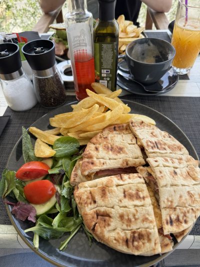 Oasis Lounge Bar-Bistro Pegeia