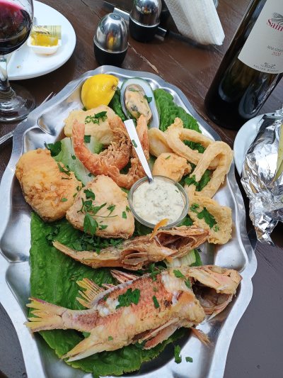 Miki's Tavern & Fish Restaurant