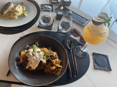 Glasshouse Lounge Restaurant