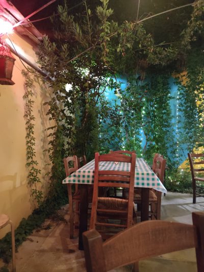Kafeneio Mageireio Giagkini, Cypriot Tavern