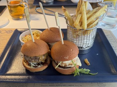 Roof Burger Bar