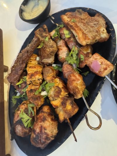 O Dikos Mas Mezes