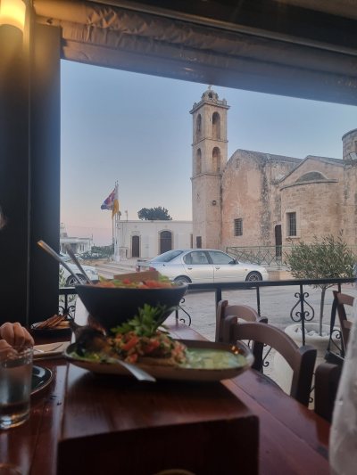 Kampanarko Tavern