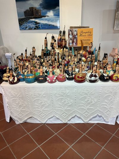 En Plo, Gallery