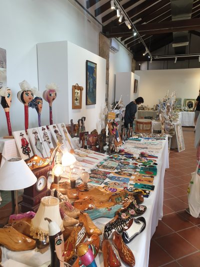 En Plo, Gallery