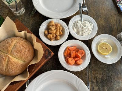 To Varelli Traditional Tavern
