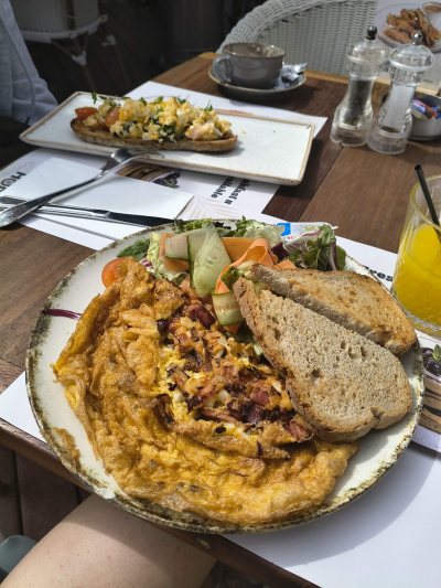 Hobo Cafe & Restaurant